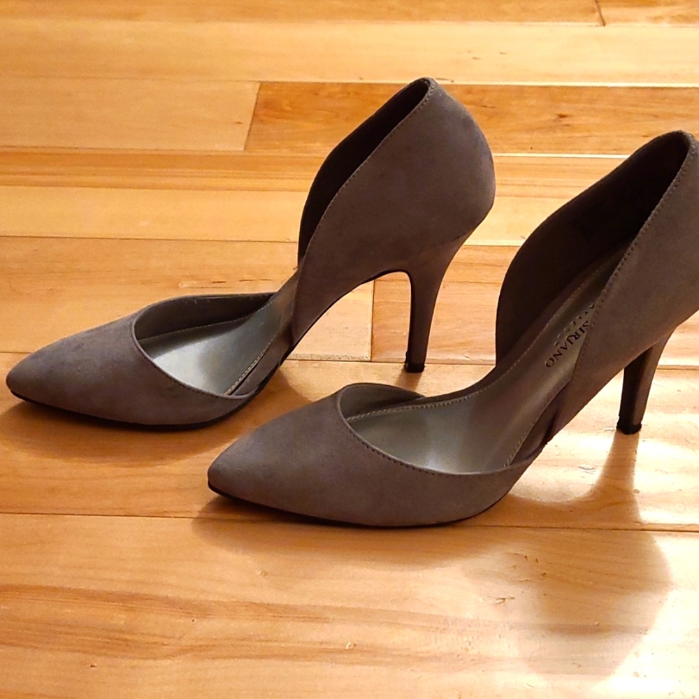 Brand new, never worn Christian Siriano Gray Pump